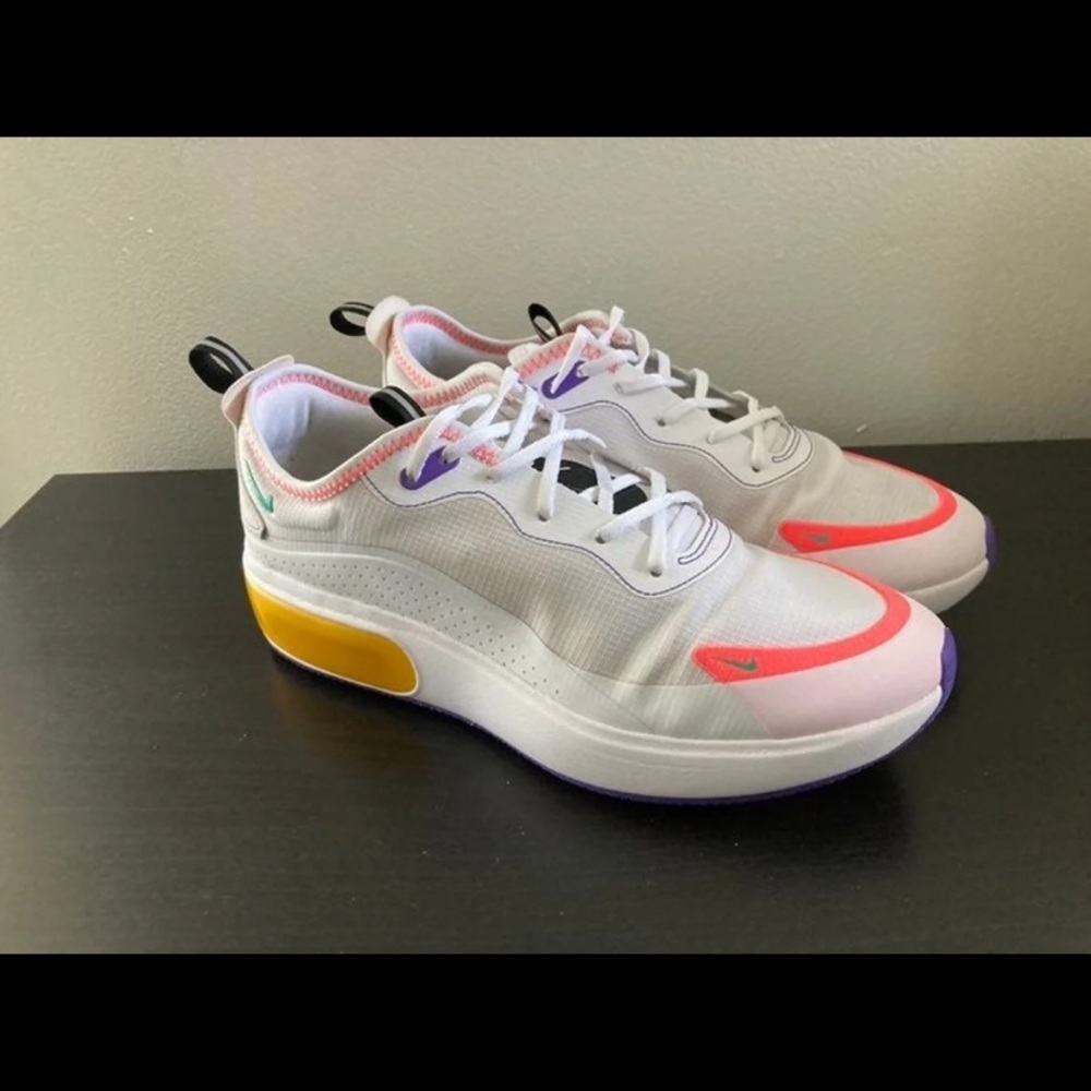 Nike DIA women’s sneakers